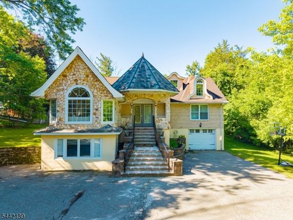9 Old Jacksonville Rd, Montville, NJ 07082