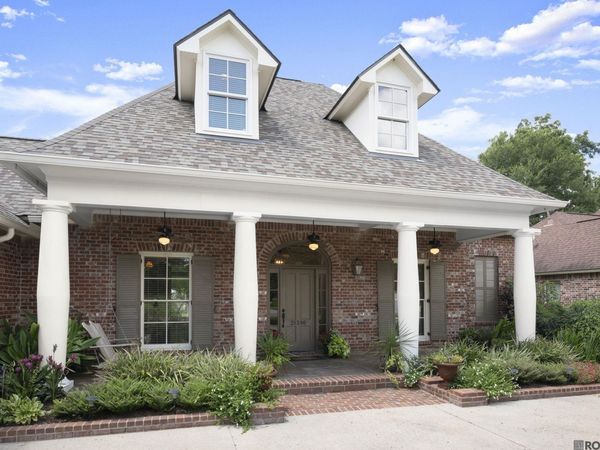 35390 Oakcrest Dr, Geismar, LA 70734