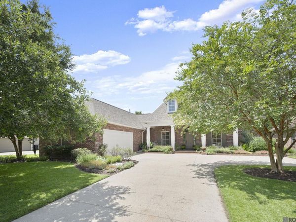 35390 Oakcrest Dr, Geismar, LA 70734