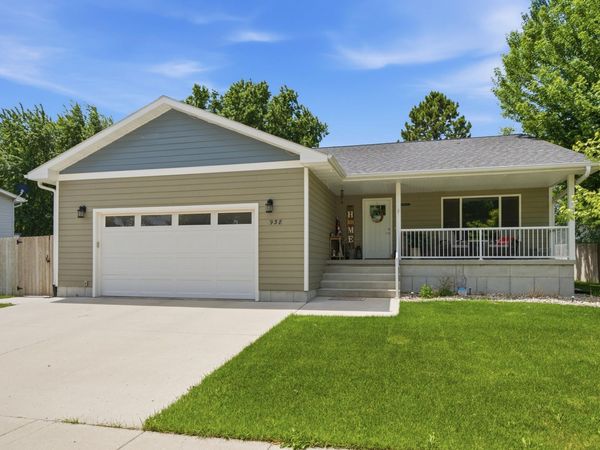 938 Broken Bow Trl, Brookings, SD 57006