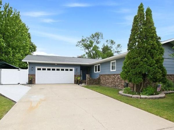 2419 27th Avenue S, Fargo, ND 58103