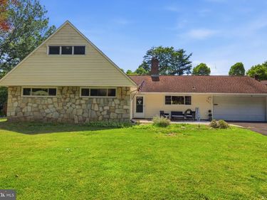 201 SNOWBALL DRIVE , LEVITTOWN, PA 19056