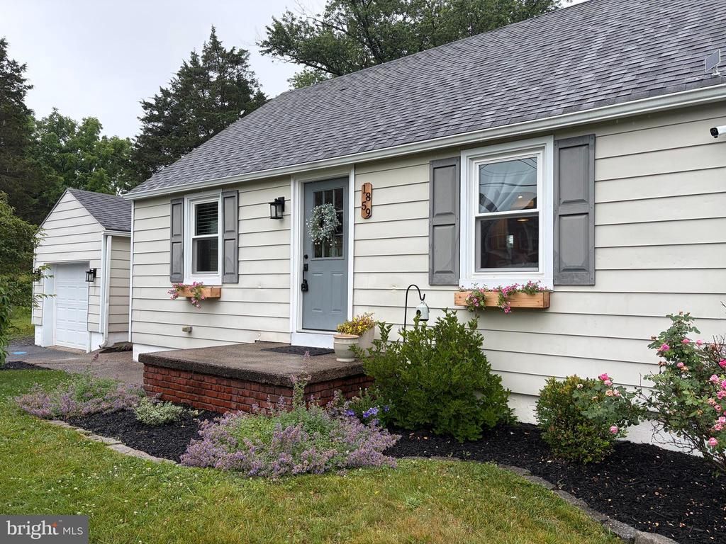1859 FARMINGTON AVENUE , POTTSTOWN, PA 19464