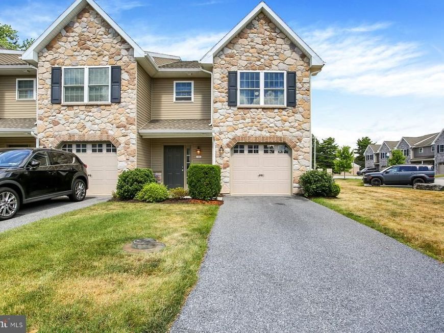 349 Melbourne Lane, Mechanicsburg, PA 17055 Main Photo