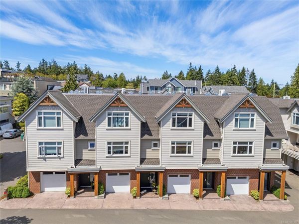180 First Ave W, Unit #6, Qualicum Beach, BC V9K 1H1