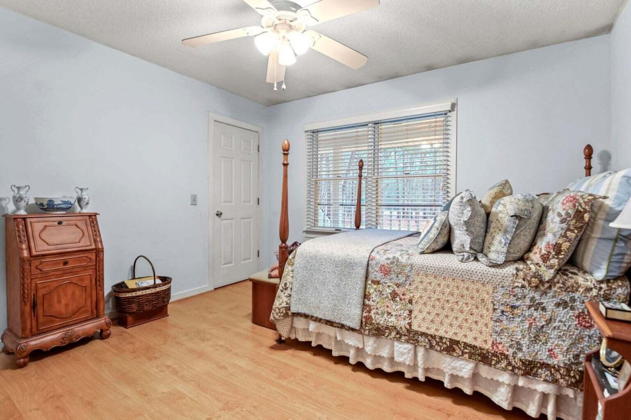 302 Summerset Lane Photo 6