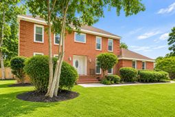 104 Stratford Drive photo 4