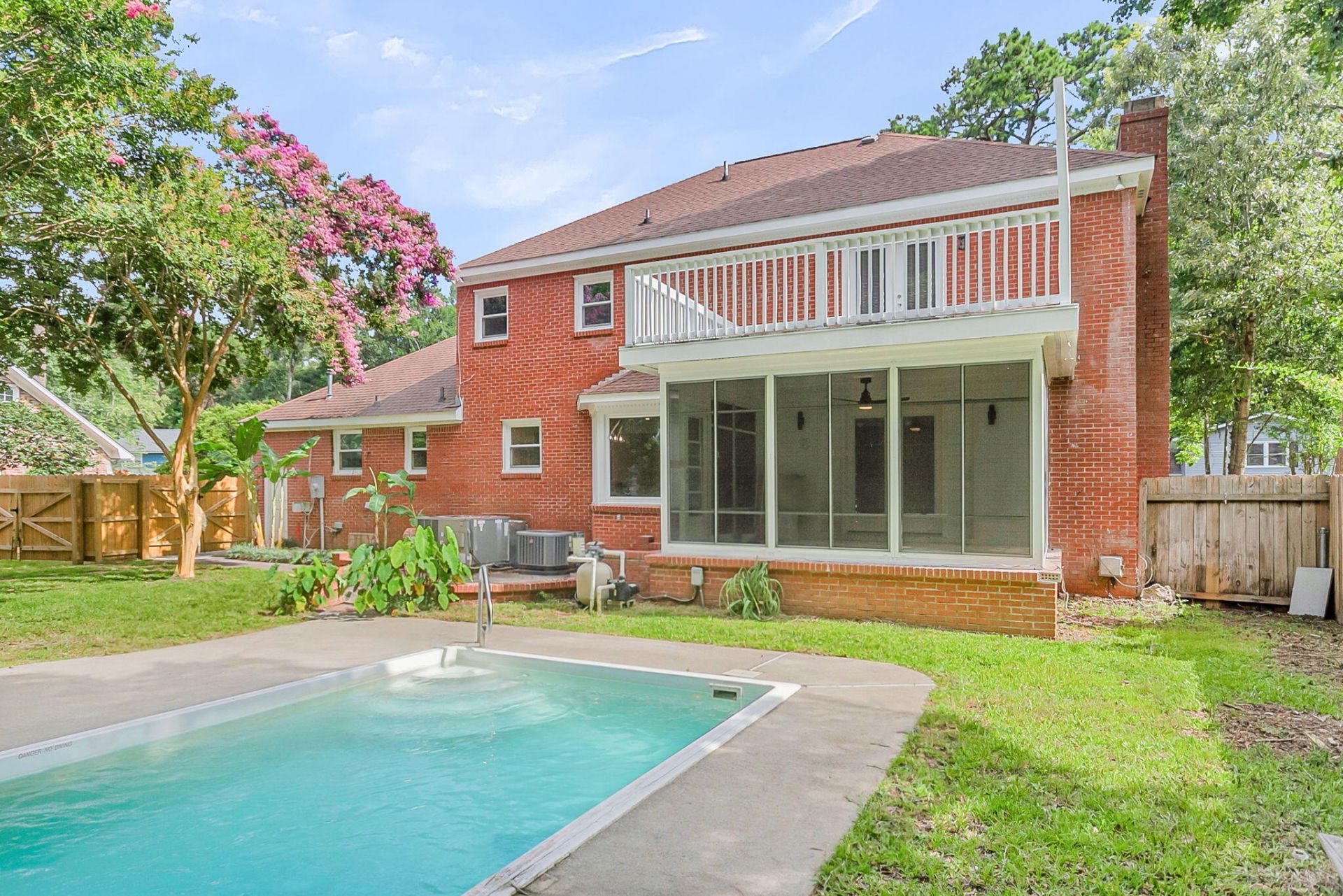 104 Stratford Drive Photo 4