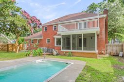 104 Stratford Drive photo 4