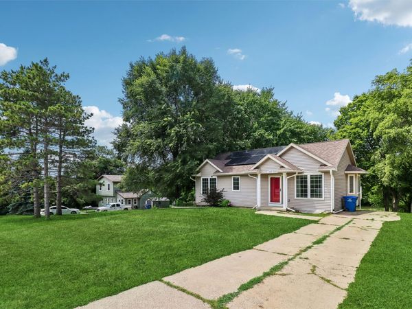 1220 E 38th Street, Des Moines, IA 50317