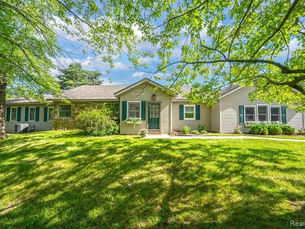 5370 Whipple Lake Road, Independence Twp, MI 48348