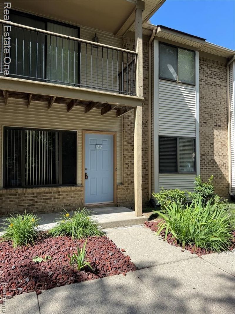 24060 Middlebelt Road, Farmington Hills, MI 48336 Main Photo