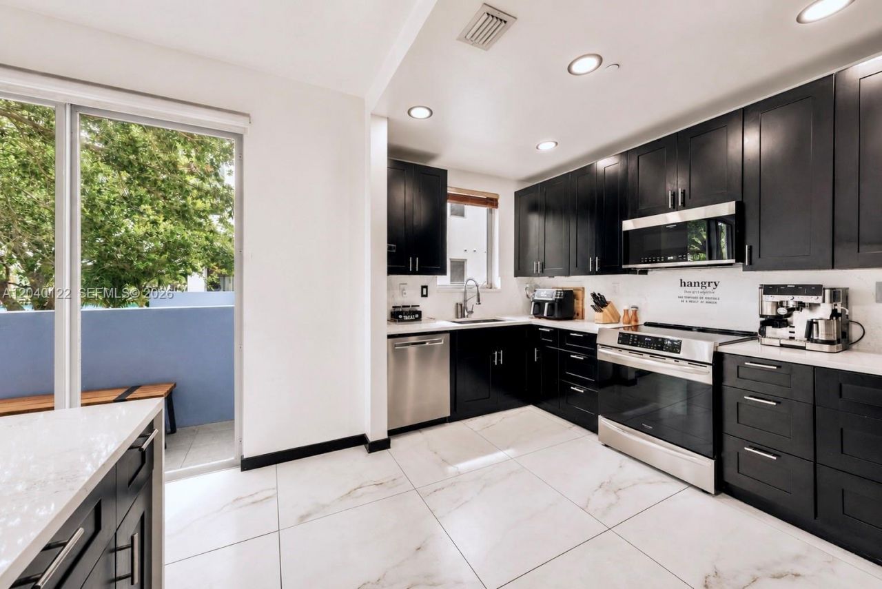 193 N Shore Dr , Unit 193-6, Miami Beach, FL 33141 Photo
