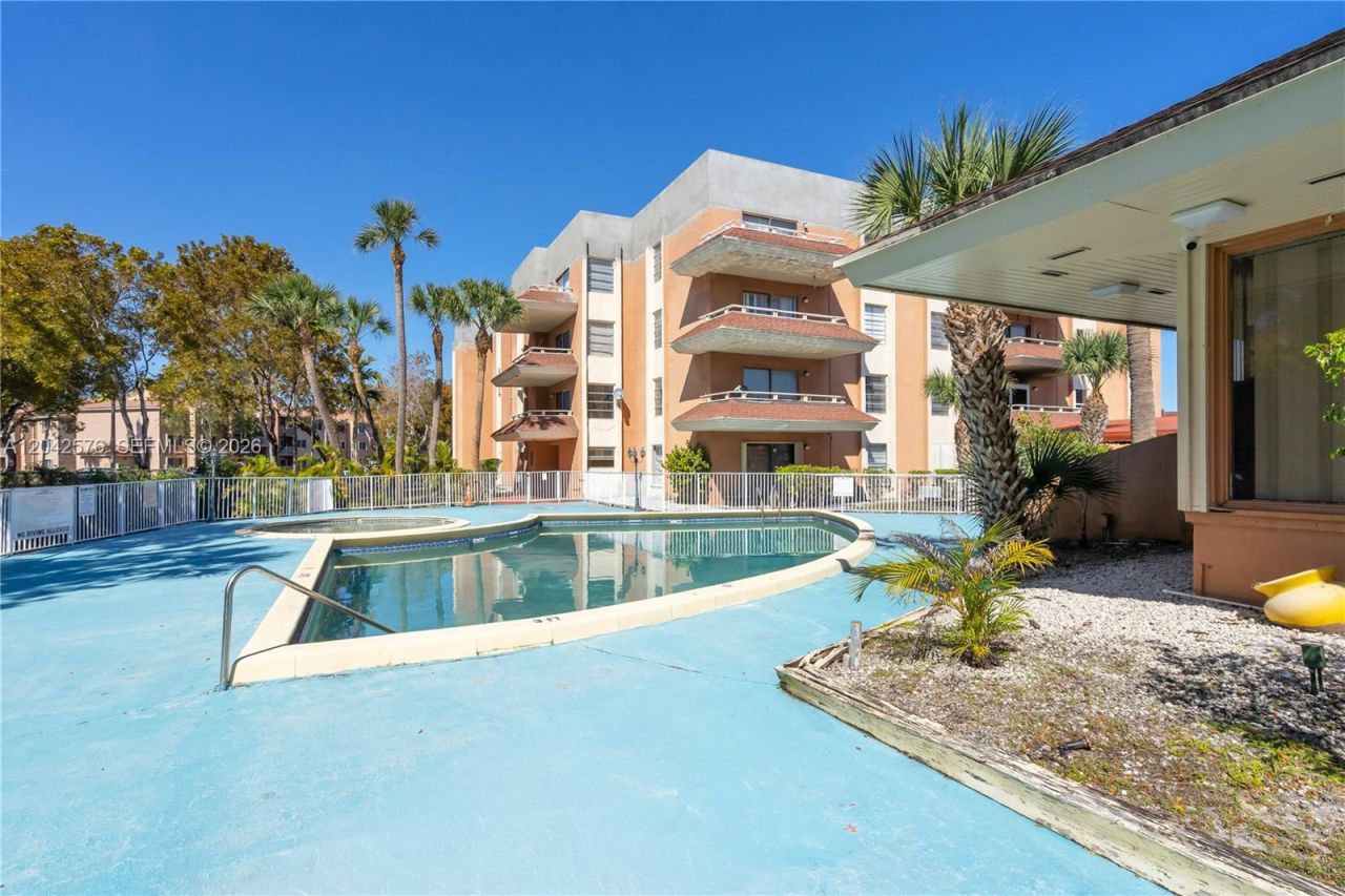 17530 NW 68th Ave , Unit C2003, Hialeah, FL 33015 Photo