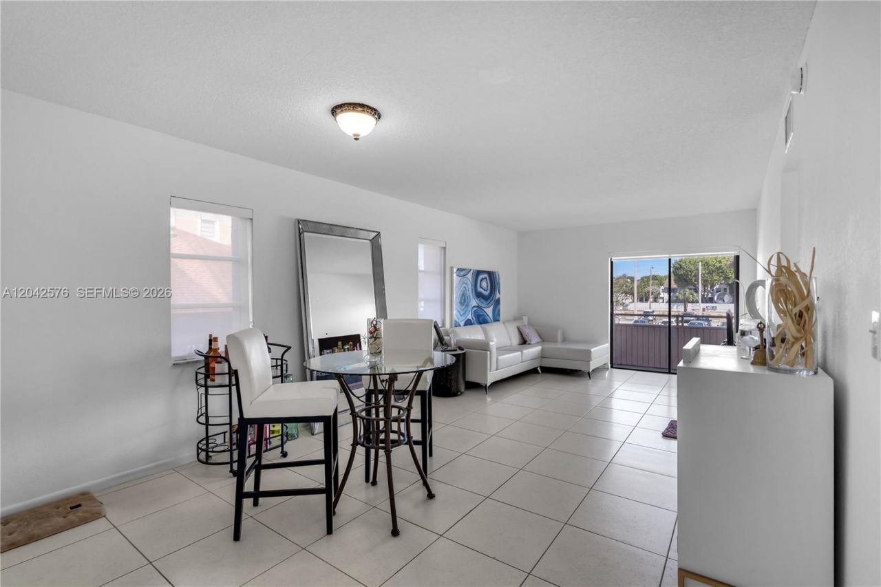 17530 NW 68th Ave , Unit C2003, Hialeah, FL 33015 Photo