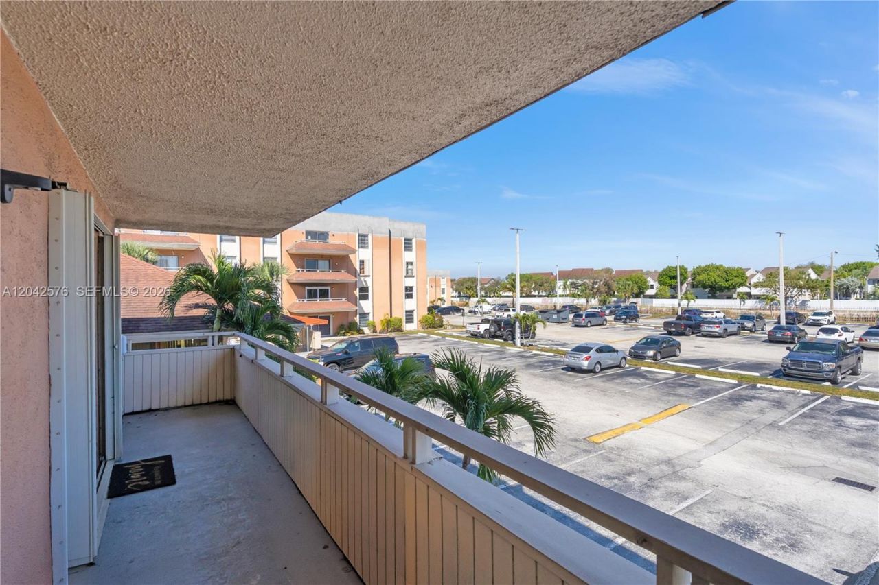 17530 NW 68th Ave , Unit C2003, Hialeah, FL 33015 Photo