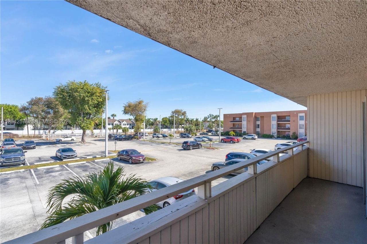 17530 NW 68th Ave , Unit C2003, Hialeah, FL 33015 Photo