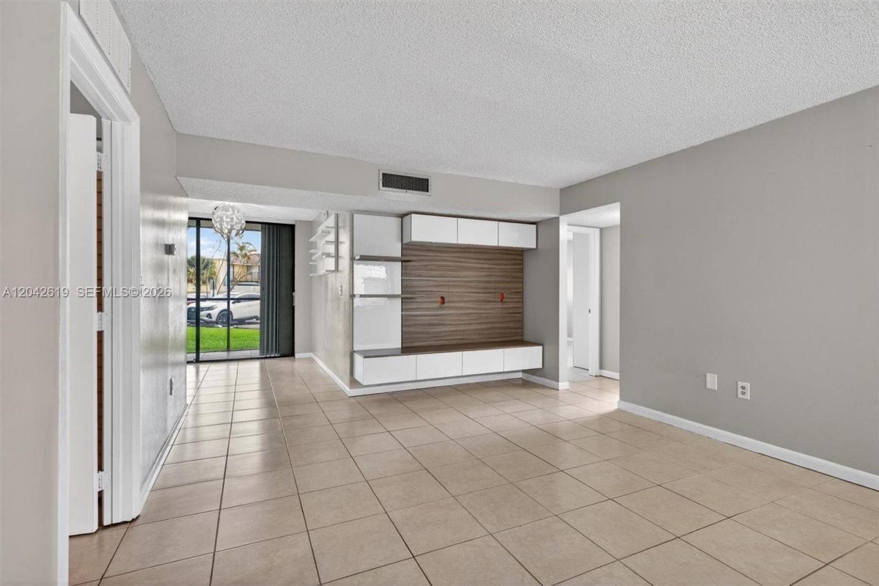 8065 SW 107th Ave , Unit 106, Miami, FL 33173 Photo