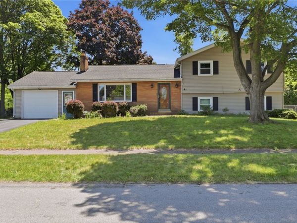 81 Minocqua Dr , Rochester, NY 14617
