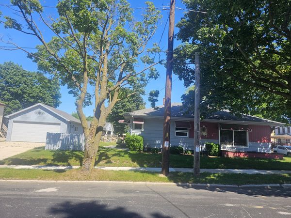1714 Madison St, Manitowoc, WI 54220