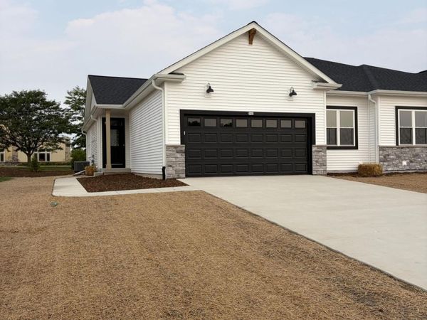 752 Pleasant Park Ct, Johnson Creek, WI 53038