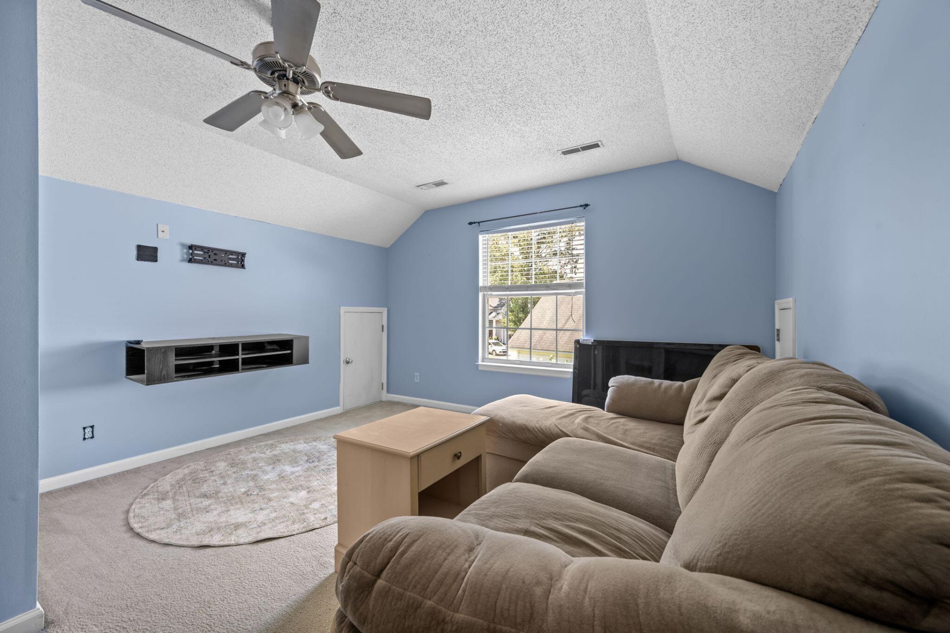 102 Maplewood Court Photo 16