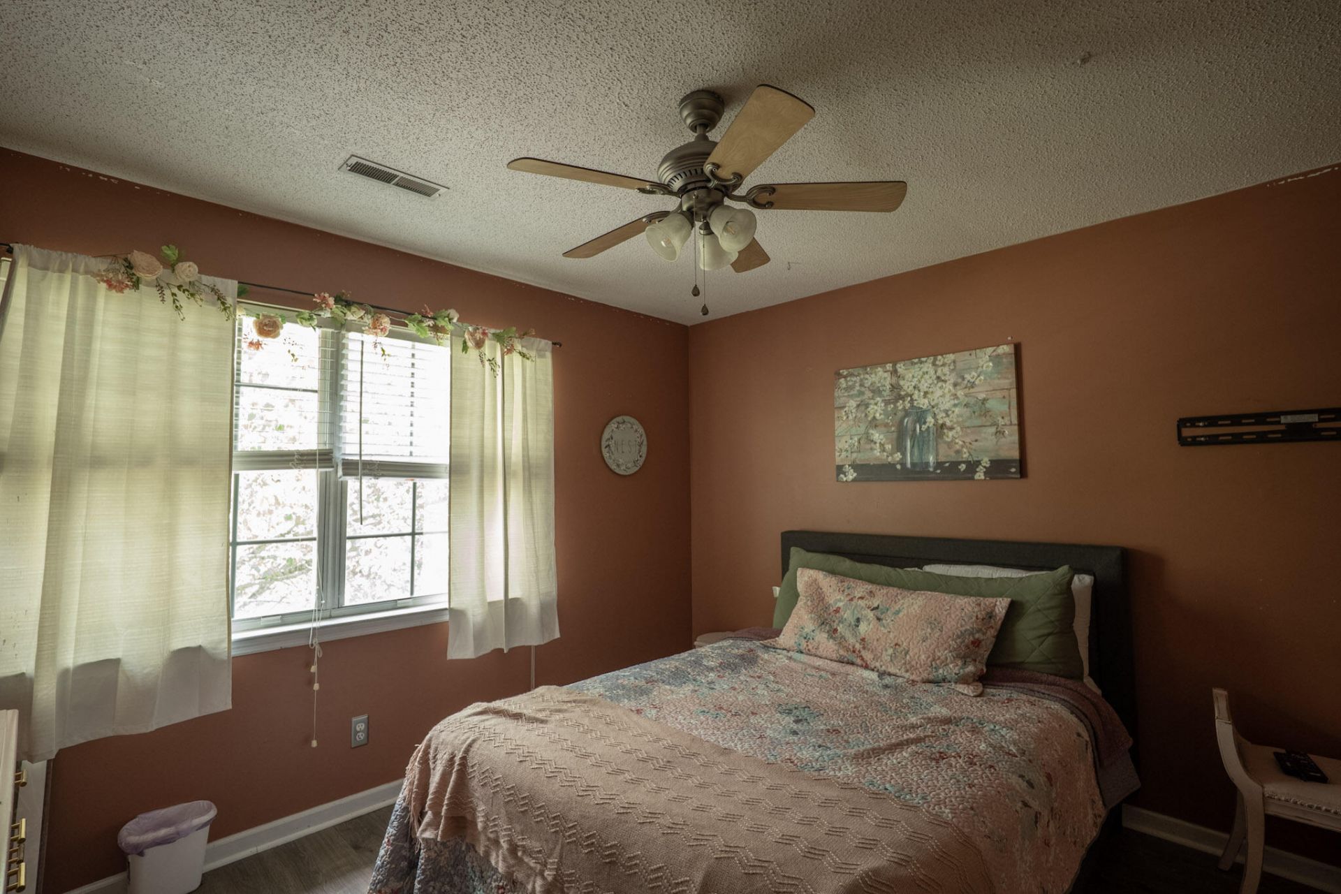 102 Maplewood Court Photo 17