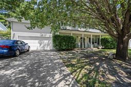 102 Maplewood Court photo 4