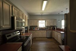 102 Maplewood Court photo 4