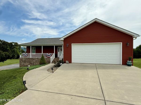 326 Oak Vista Drive, Dandridge, TN 37725