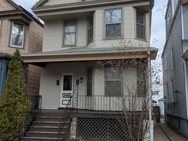 2440 W Warner Avenue, Chicago, IL 60618