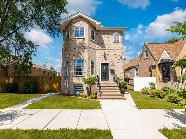 3452 N Newcastle Avenue , Chicago, IL 60634