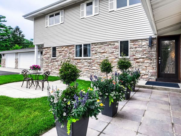1325 E Lake Avenue, Glenview, IL 60025