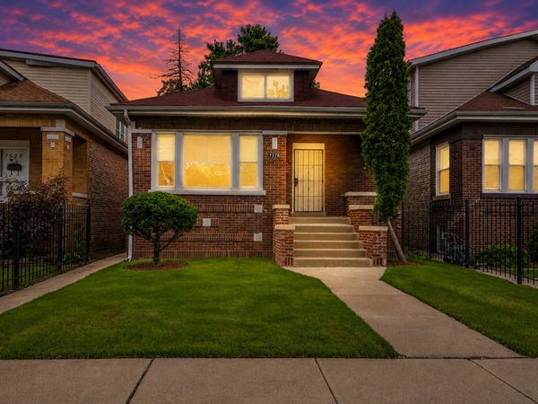 7526 S Honore Street , Chicago, IL 60620