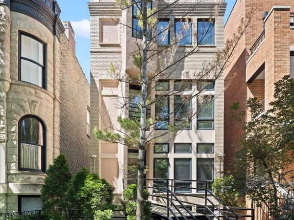 930 W Wolfram Street , Chicago, IL 60657