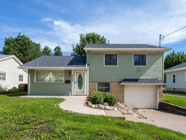 3224 W Locust Street , Davenport, IA 52804