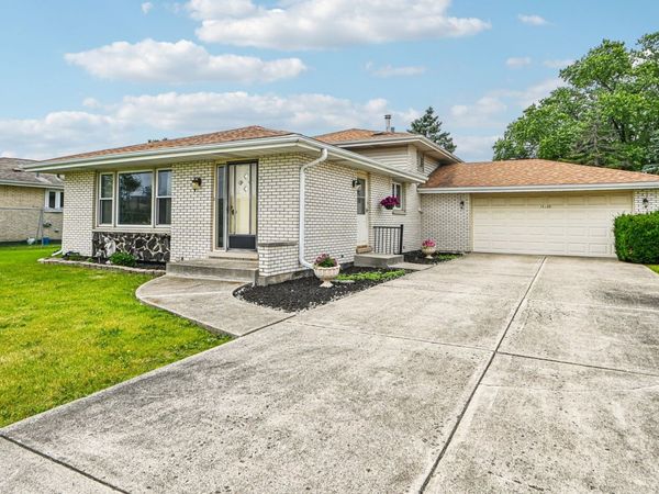 10120 S 78th Avenue, Palos Hills, IL 60465