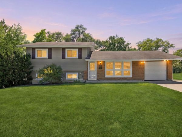 1680 Highland Boulevard , Hoffman Estates, IL 60169