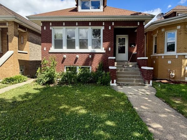 5216 W Melrose Street , Chicago, IL 60641