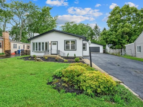 18172 W Twin Lakes Boulevard , Grayslake, IL 60030