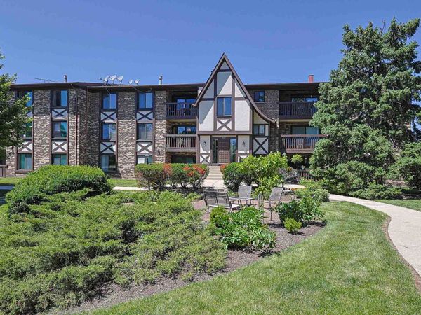 527 Cumnor Road , Unit 208, Westmont, IL 60559