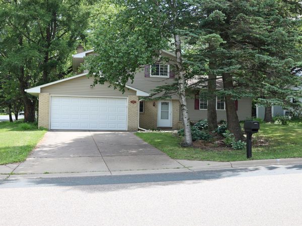1081 Cedarwood Drive, Woodbury, MN 55125