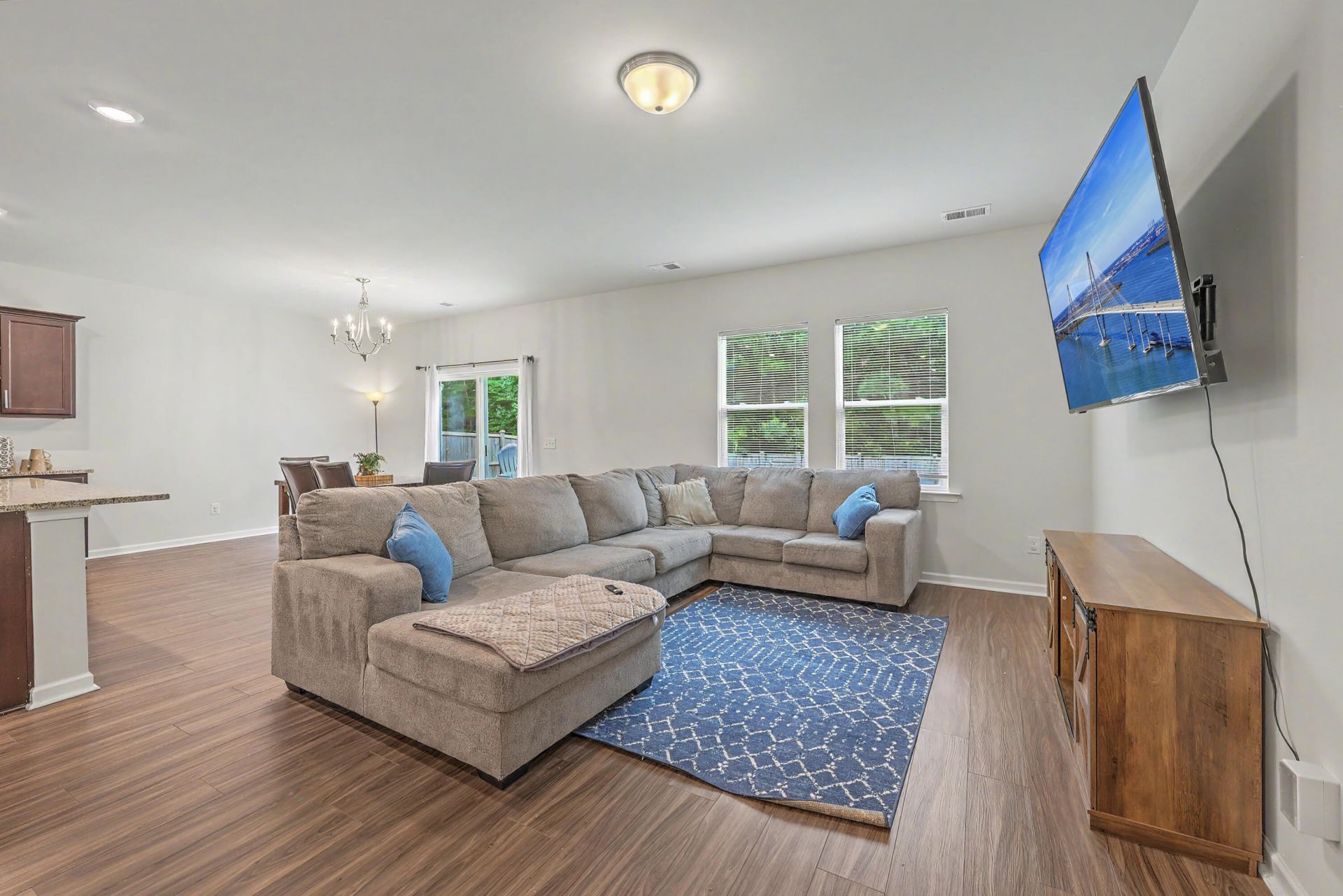 557 Abigail Street Photo 14