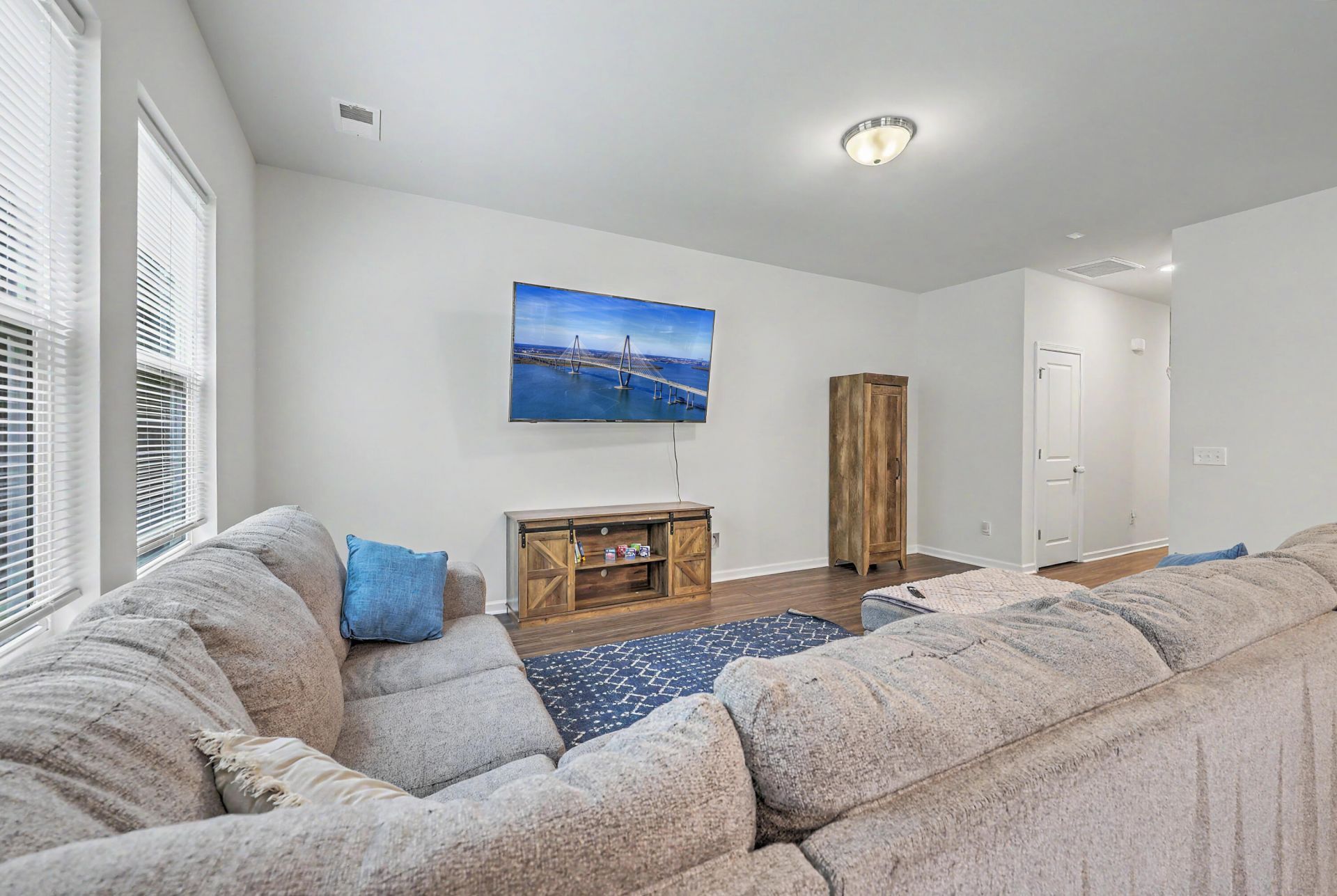 557 Abigail Street Photo 16