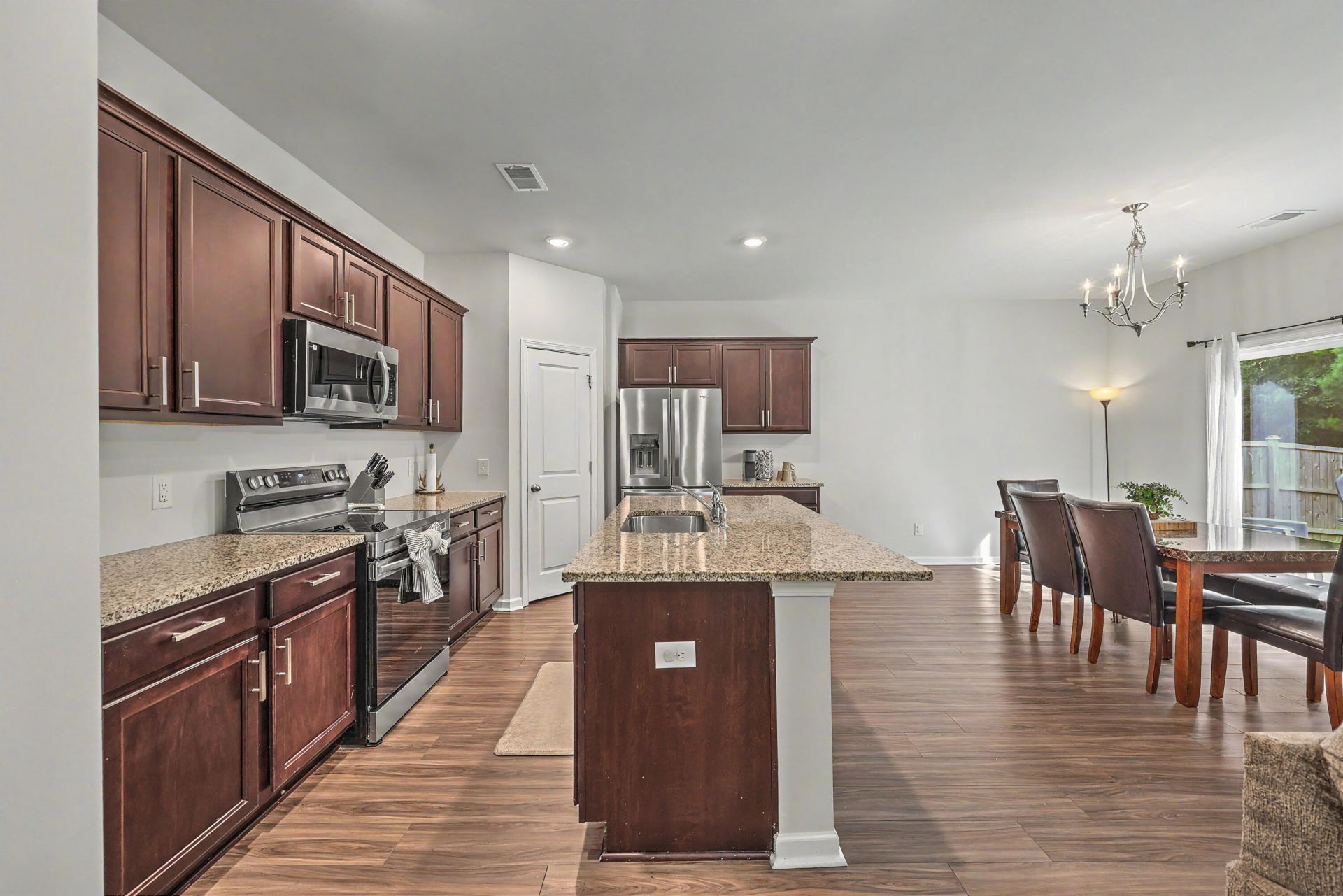 557 Abigail Street Photo 21