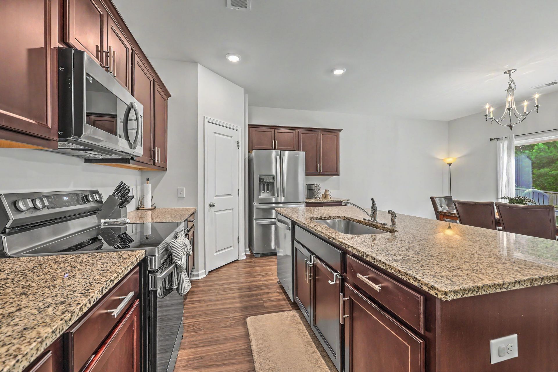 557 Abigail Street Photo 22