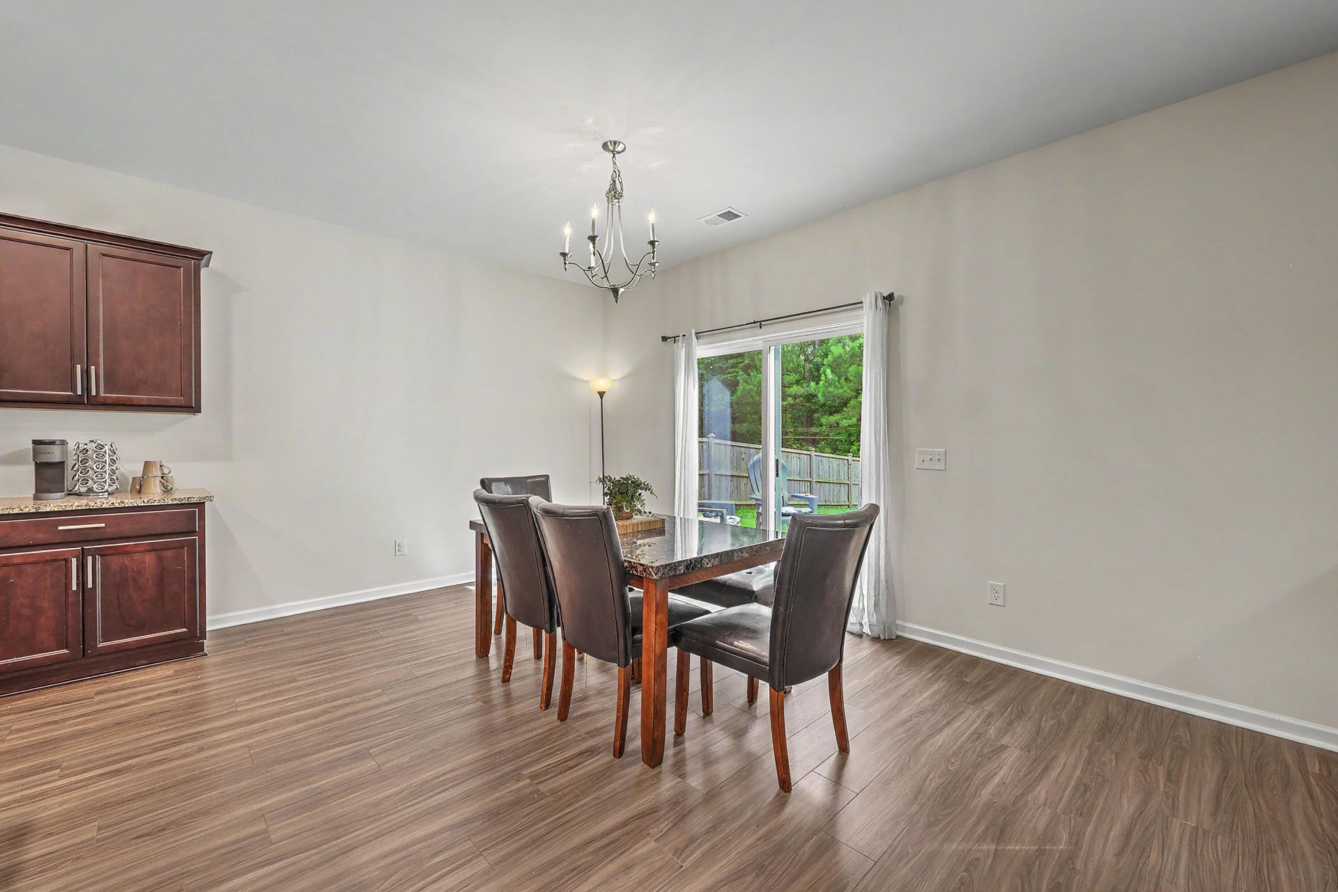 557 Abigail Street Photo 23