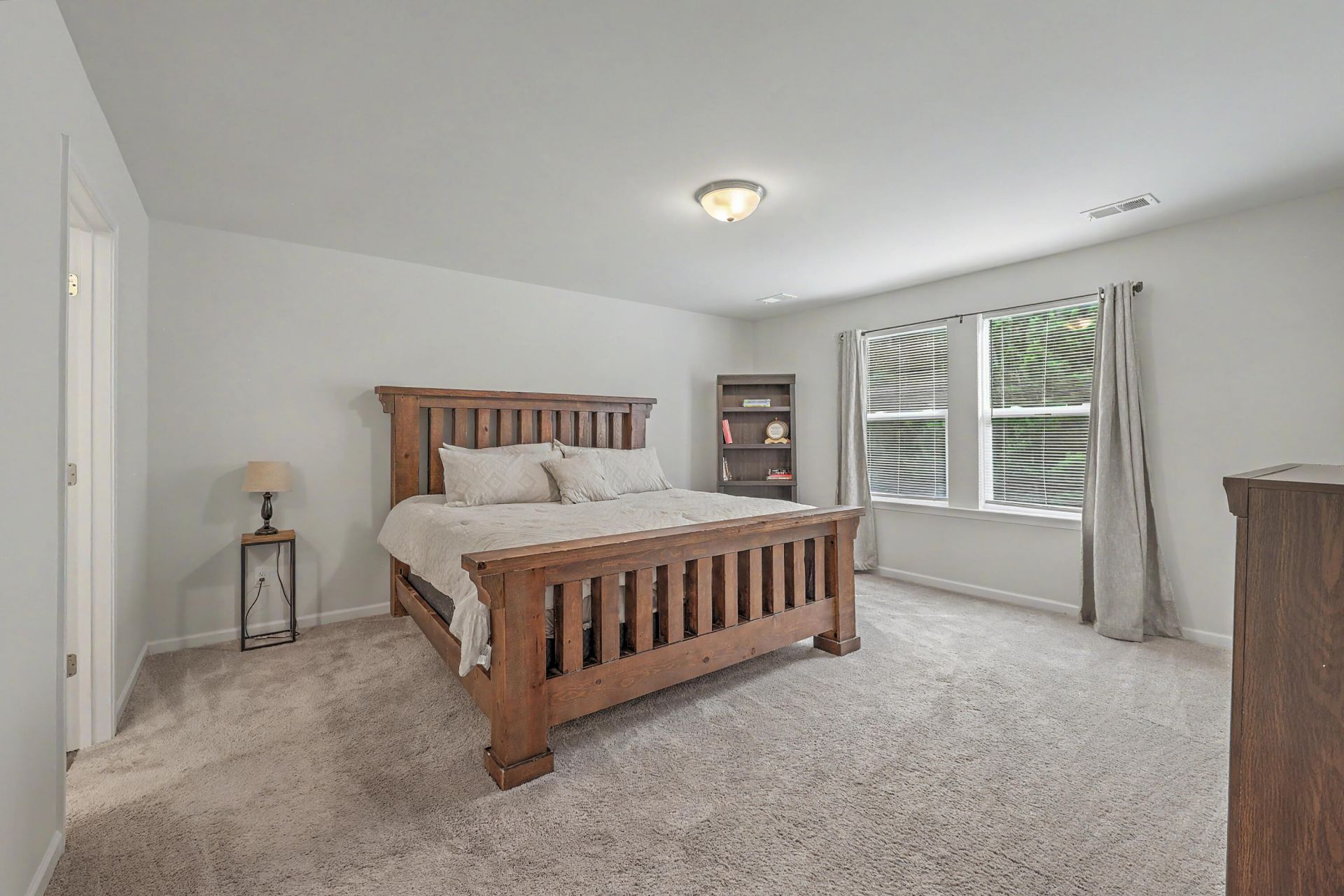 557 Abigail Street Photo 27