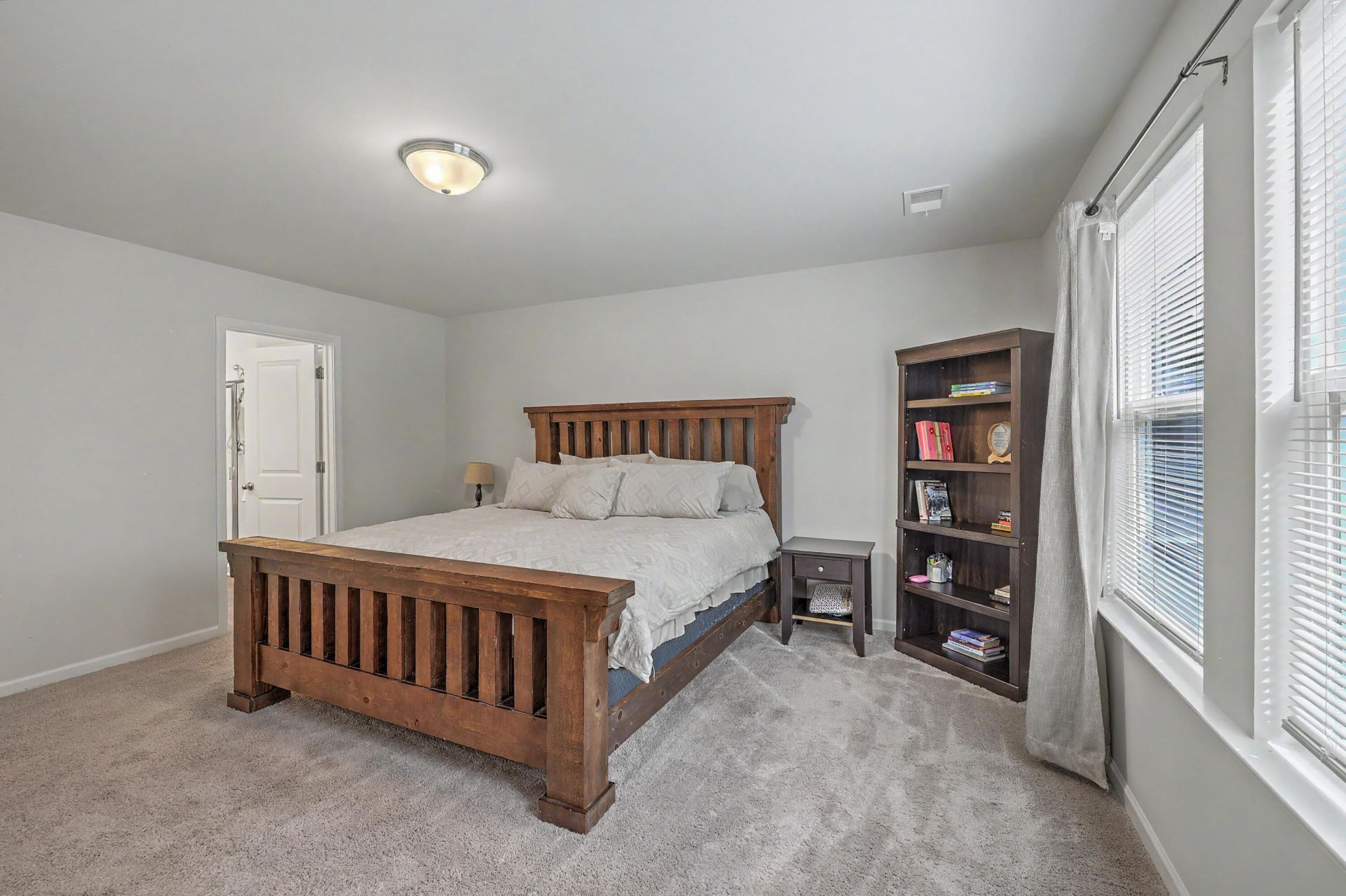 557 Abigail Street Photo 28