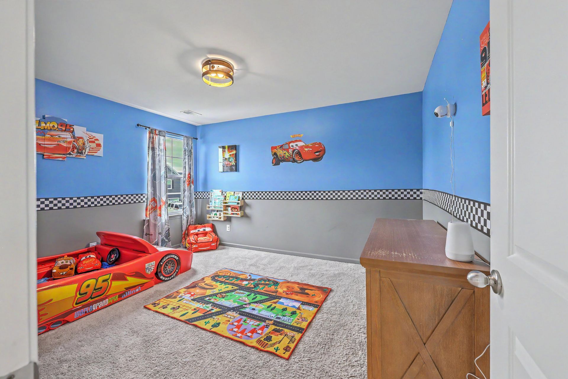 557 Abigail Street Photo 35